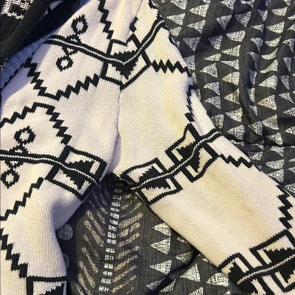 Maurices Black and Cream Patterned Cardigan - Picture 5 of 6